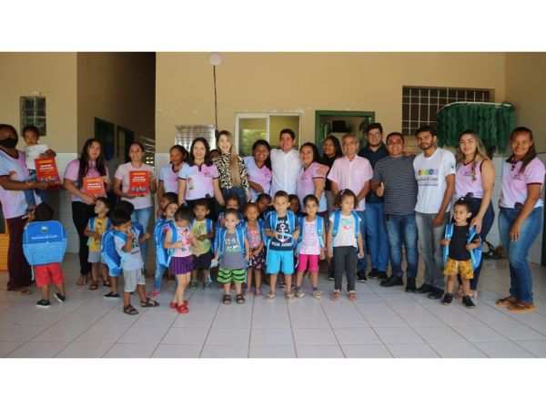 Prefeitura de Santana do Cariri realiza entrega de kit escolar aos alunos da educação infantil.