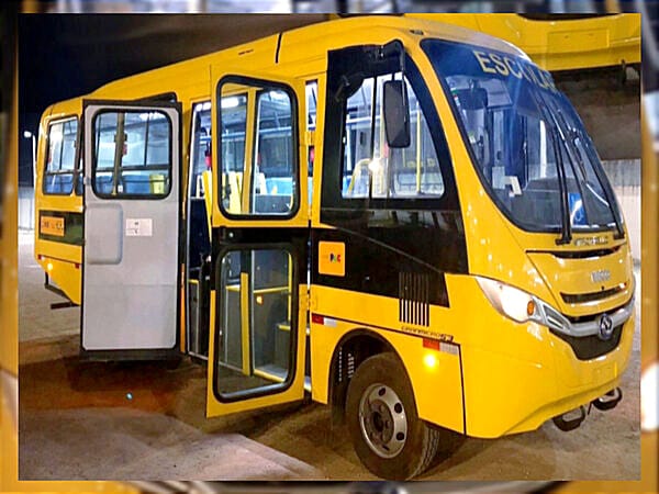 113 municípios cearenses receberam novos ônibus escolares e Santana do Cariri é um deles!